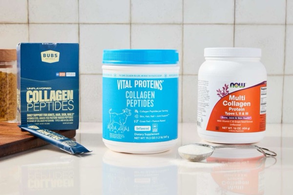 Hydrolyzed collagen peptides powder dissolving in water